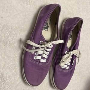 Vans off the Wall. Women’s size 7.5, purple fair condition.